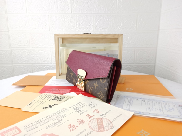 LVコピーウォレット背面デザイン